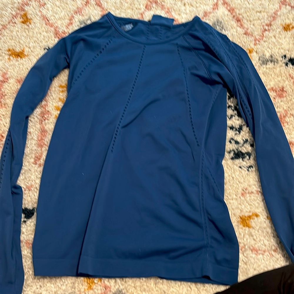 FREE SHIPPING - Tight long sleeves athleta top